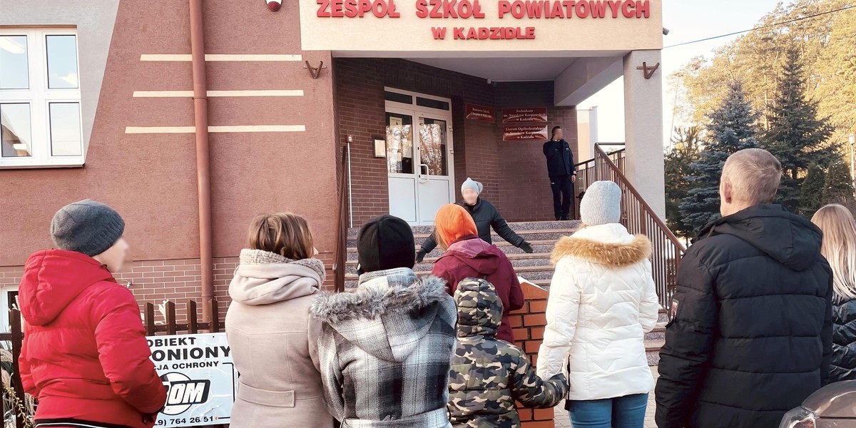 Kadzidło. Atak nożownika w szkole. Sprawca działał jak w amoku. Nowe fakty.