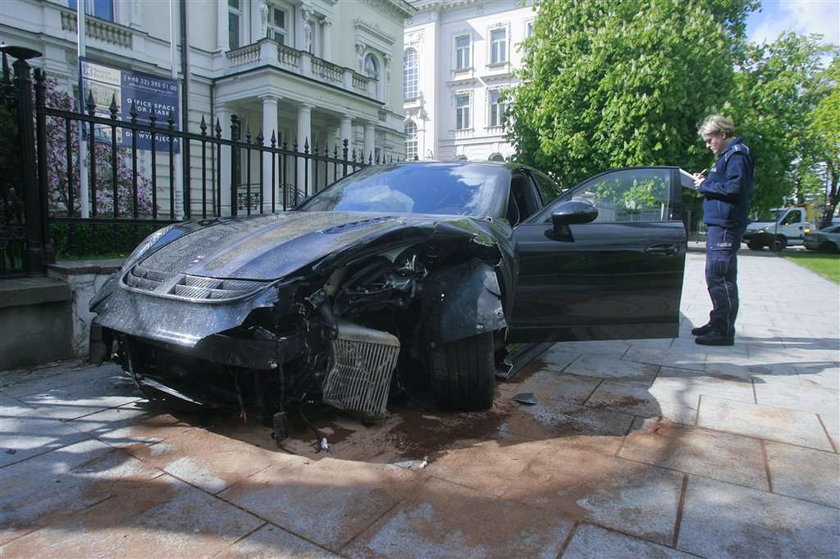 Wypadek w Warszawie. Rozbił auto za ponad milion złotych!