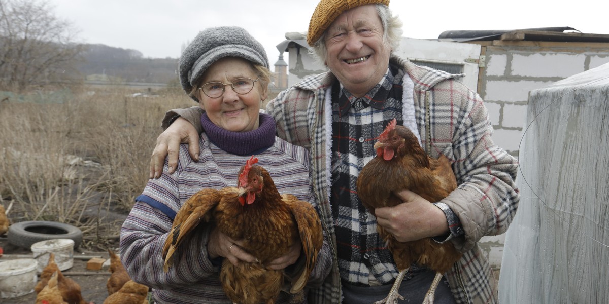 Barbara i Eugeniusz Modrzewscy ze swoimi noskami