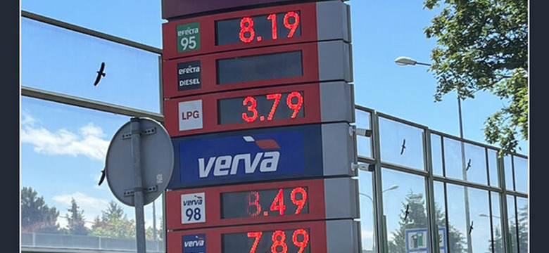 Internauci nie przestają kpić z cen benzyny. Podobnie jak analitycy, nie mają litości [MEMY]