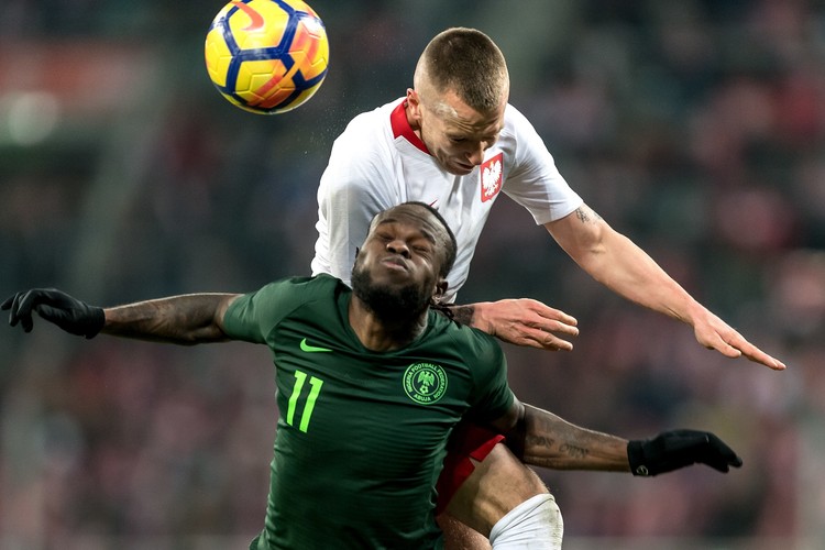 Jacek Góralski (góra) i Victor Moses (dół)