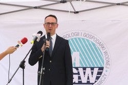 Minister Klimczak tłumaczy się z podwyżek cen wody: To wynik rządów PiS