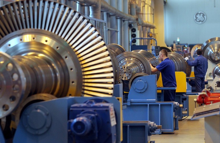 Wyjaśnił, że obecnie trwają próby ciśnieniowe kotła bloku nr 5, które powinny zakończyć się jeszcze przed terminem wyznaczonym na marzec br.
<br><br> fot. (cat) PAP/Tomasz Waszczuk