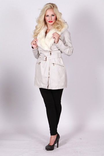 Fehér szőrös kabát 25990 Ft