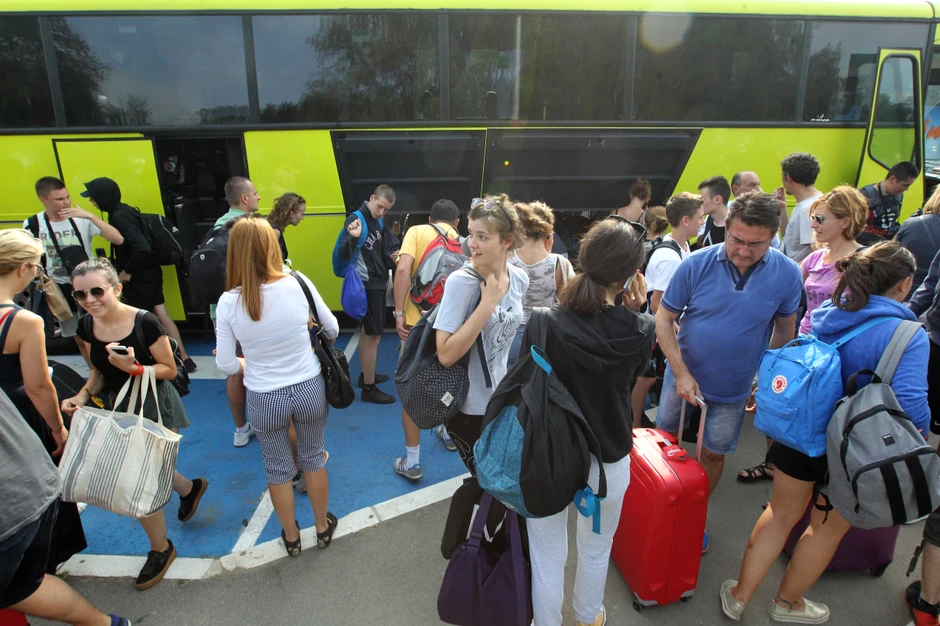 Za putovanje deteta mlađeg od 16 godina u inostranstvo neophodna je overena saglasnost roditelja