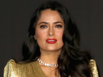 Salma Hayek csodálatos aranyszoborrá változott