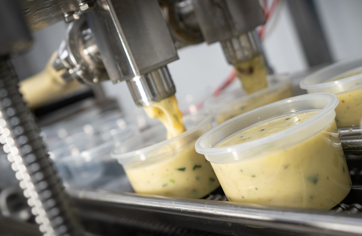 Tak powstają zupy z Żabki. Pojechaliśmy na miejsce [ZDJĘCIA]