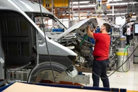 Czas zacząć się bać o pracę? Ekspert o niepokojących sygnałach z gospodarki