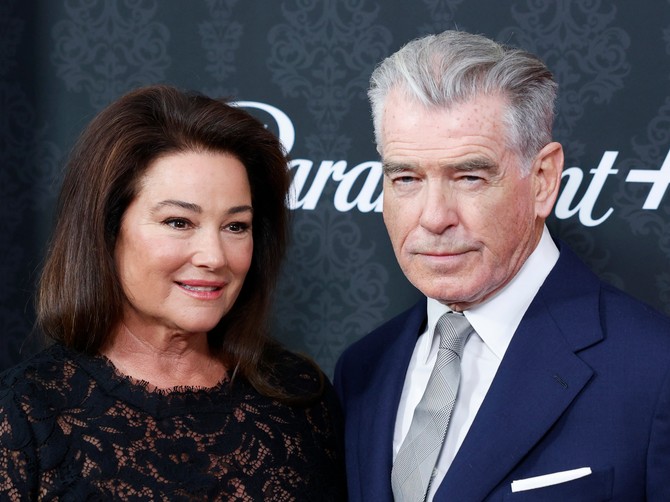 Pirs Brosnan sa suprugom na premijeri