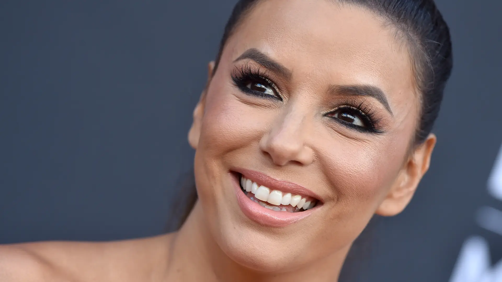 44-letnia Eva Longoria pokazuje się w bikini 10 miesięcy po porodzie i wprawia nas w zachwyt