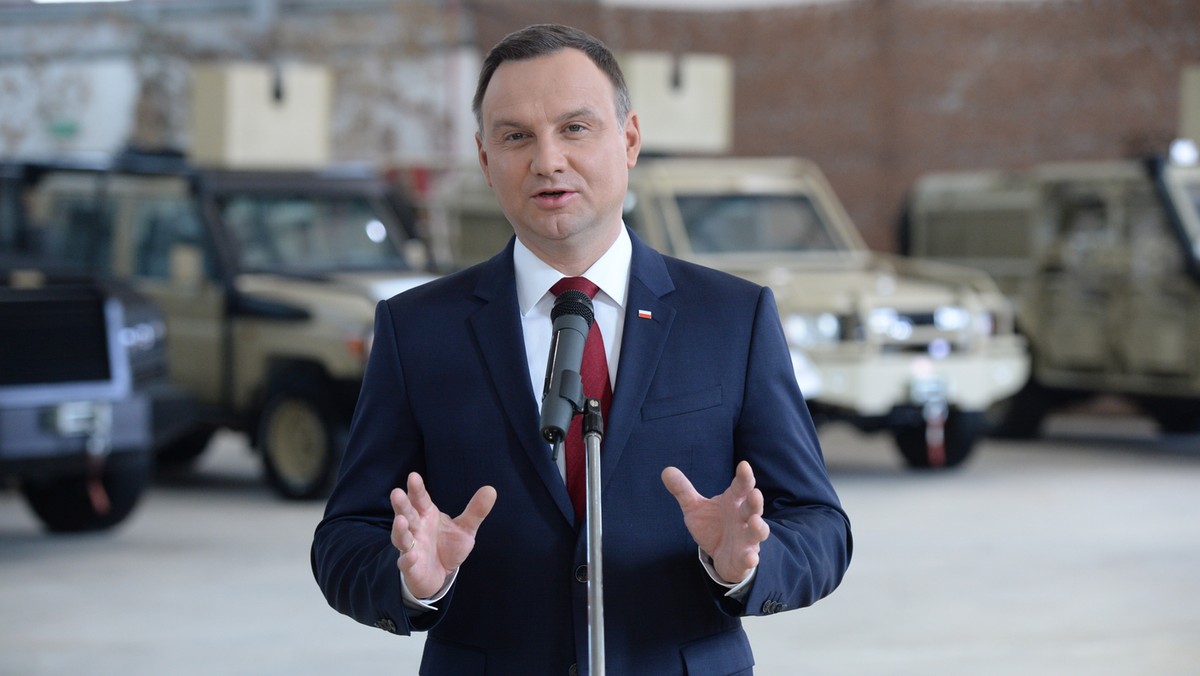 Mam nadzieję, że sojusz polsko-amerykański będzie się umacniał, dlatego że podzielamy wspólne wartości - mówił prezydent Andrzej Duda. Dodał, że "głęboko wierzy" w rozwój współpracy Polski i Stanów Zjednoczonych w dziedzinie bezpieczeństwa i gospodarki.