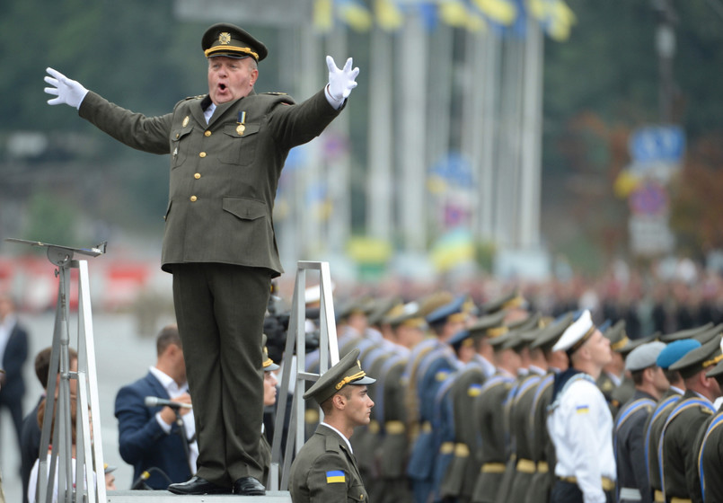 W paradzie wzięło udział także ponad 200 pojazdów wojskowych, w tym czołgi, transportery opancerzone, haubice i wyrzutnie rakietowe. Oddzielną kolumną przed zgromadzonymi przeszli weterani walk z prorosyjskimi separatystami w Donbasie.