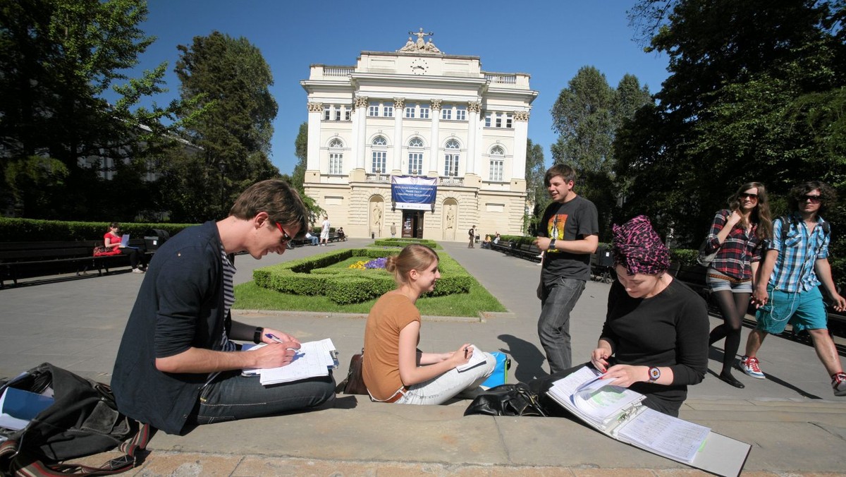 Na bezpłatnych uczelniach publicznych studiuje głównie młodzież wielkomiejska, z zamożniejszych rodzin. Czas to zmienić.