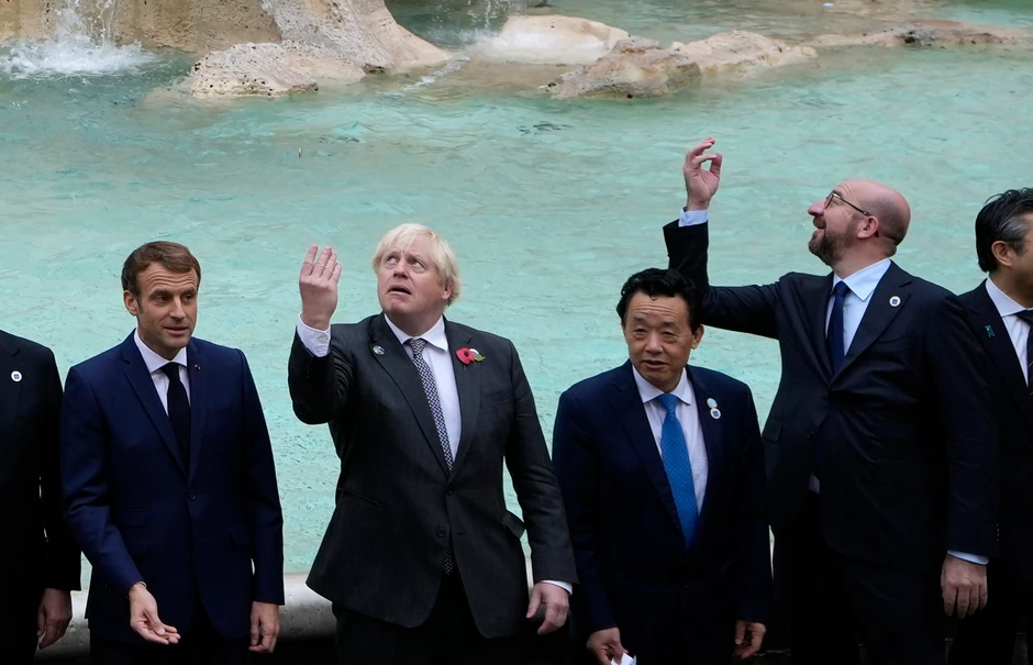 Lideri na samitu G20 bacaju novčiće u fontanu