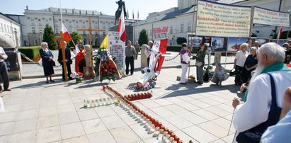 Skrajne reakcje ludzi pod Pałacem na nasze pytanie o...