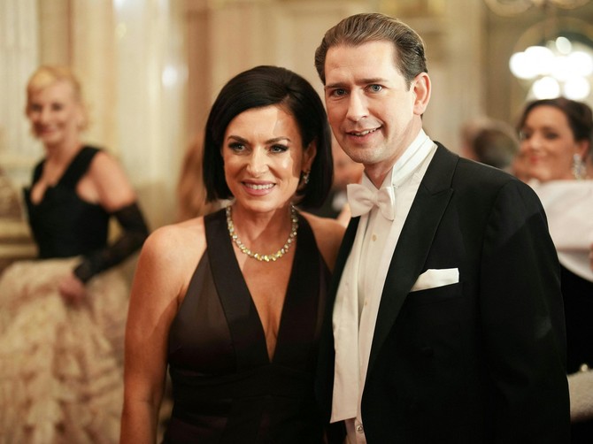 Sebastijan Kurc pojavio se večeras na BALU U BEČU i svi gledaju u kakvom izdanju se pojavio bivši austrijski kancelar i sa kim je došao