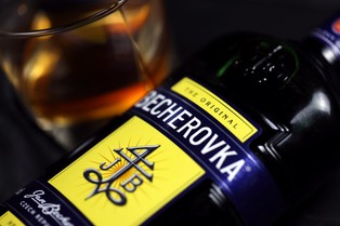 Becherovka już jest polska. Maspex sfinalizował zakup