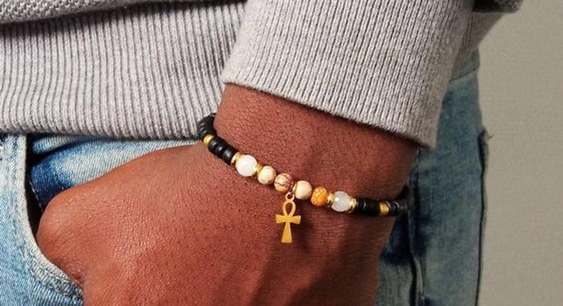 Bracelet avec un pendentif croix ankh/Etsy.com