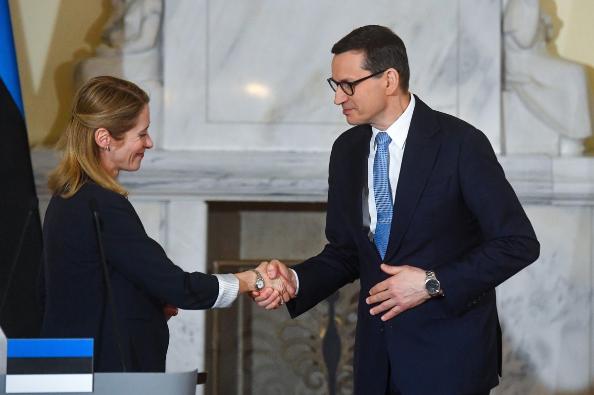 Warszawa, 25.04.2023. Premierzy Polski Mateusz Morawiecki oraz Estonii Kaja Kallas podczas konferencji prasowej po zakończeniu spotkania w siedzibie Kancelarii Prezesa Rady Ministrów w Warszawie