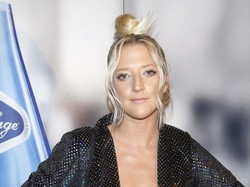 Nagie piersi wyrywające się do ucieczki. Tak Lara Gessler zawładnęła pokazem mody. FOTO