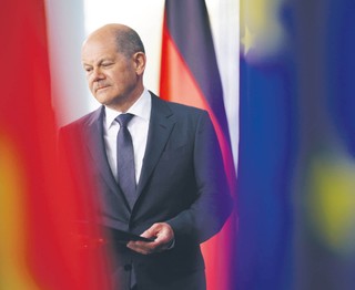 Kanclerz, który się waha. Niemcy słabe Ukrainą