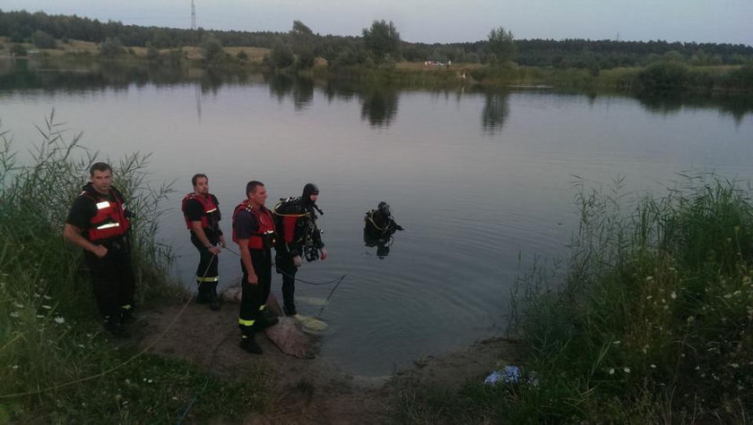 Samochód wjechał do jeziora w Owińskach