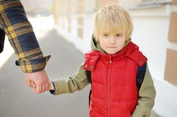 Pracujący rodzice otrzymają nowe świadczenie na dzieci. Ile pieniędzy dostaną?