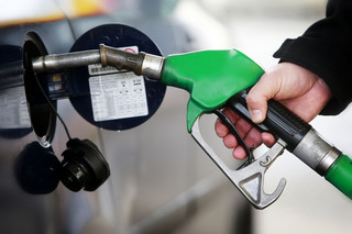 Rząd zapowiada niższe ceny paliwa. Od 1 lutego możliwa obniżka cen benzyny o 70 groszy na litrze, a autogazu o 40 gr