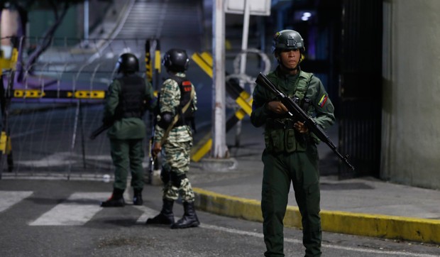 Vojska Venecuele kod predsedničke palate nakon što su se čule eksplozije u Karakasu 3. januara