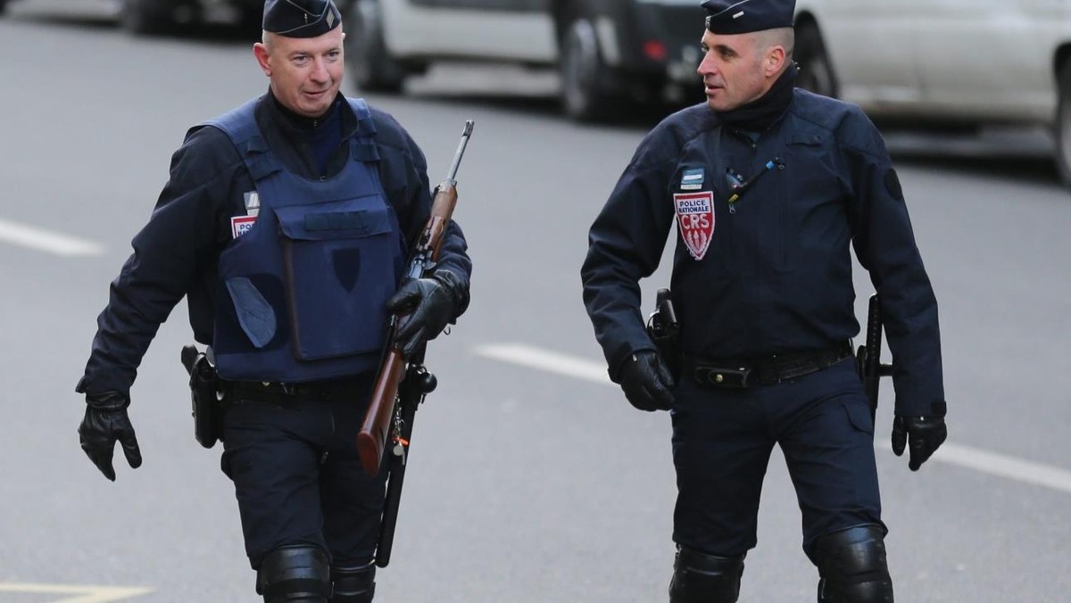 muzułamie francja policja