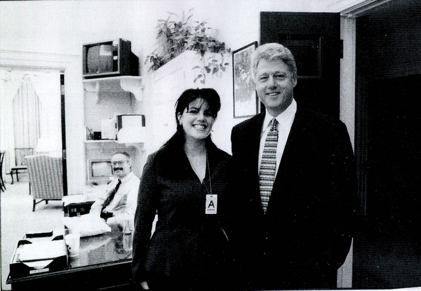 Monika Lewinsky i prezydent Bill Clinton podczas uroczystości w Białym Domu, 21 września 1998 r.