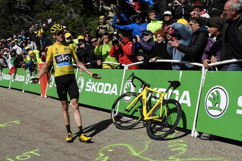 Chris Froome zderzył się z motocyklem podczas Tour de France