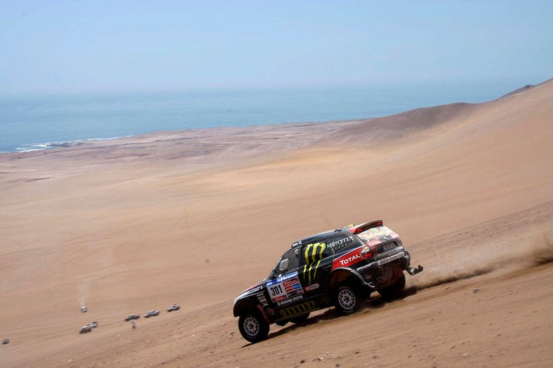 Rajd Dakar 2011: dobra postawa Polaków, Hołowczyc z otwartymi drzwiami (5.etap, wyniki, fot. Willy Weyens)