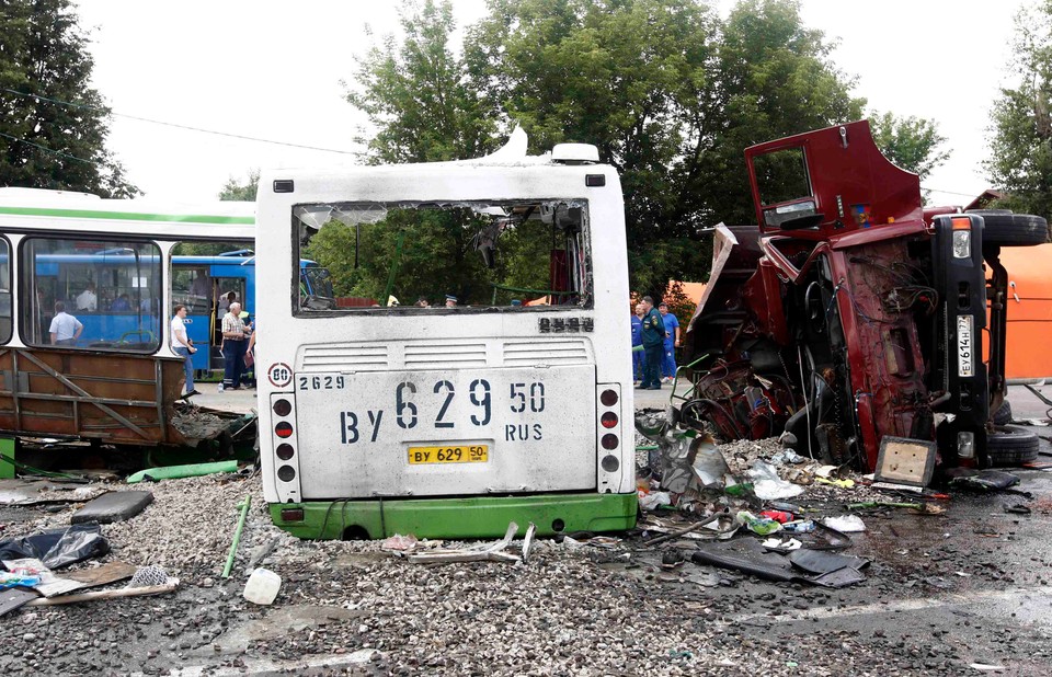 Zderzenie ciężarówki z autobusem w Moskwie