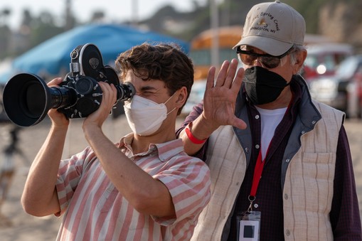 Steven Spielberg i Gabriel LaBelle na planie filmu „Fabelmanowie