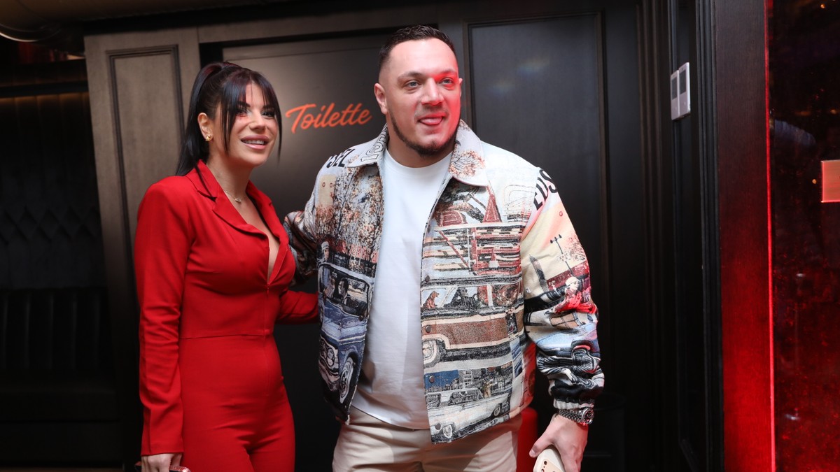 EVO KO JE MISTERIOZNA DEVOJKA SA KOJOM SE GASTOZ POJAVIO U JAVNOSTI Ulazi u Elitu, stigla potvrda! Spremna je da napravi pometnju u rijalitiju Kép