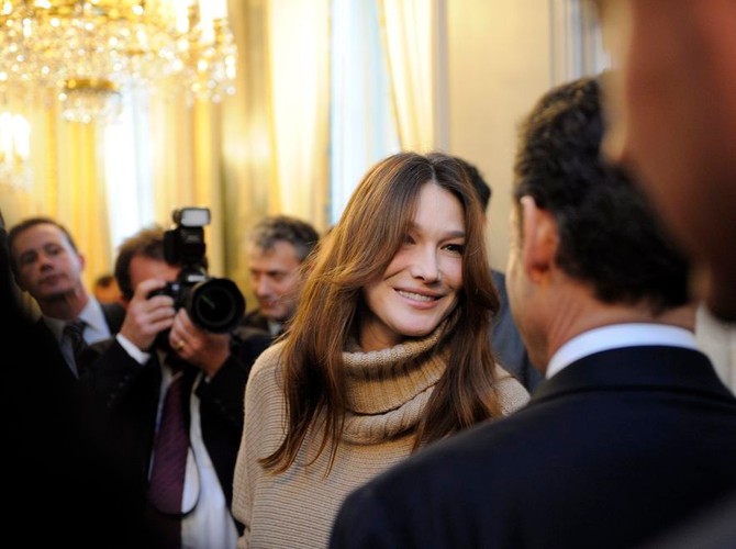 Szczęśliwi rodzice: Carla Bruni-Sarkozy i Nicolas Sarkozy – pierwsze wspólne zdjęcia po porodzie