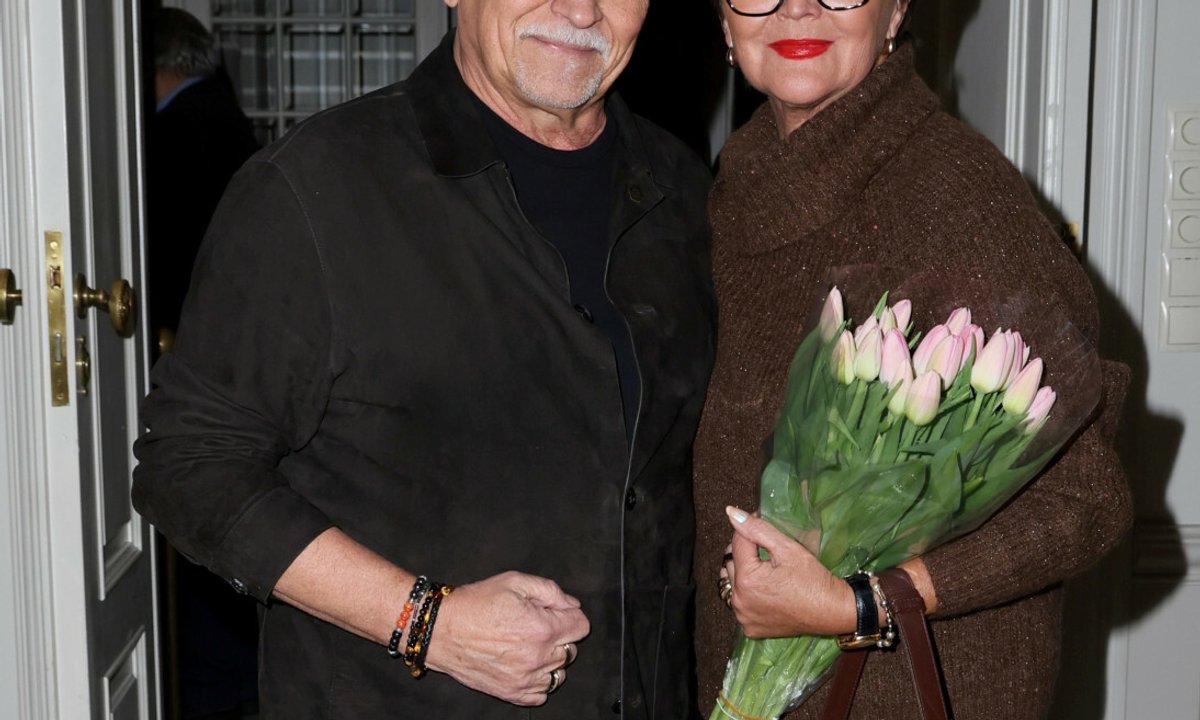 Jolanta Kwaśniewska zadała szyku. Wybrała total look w najmodniejszym kolorze