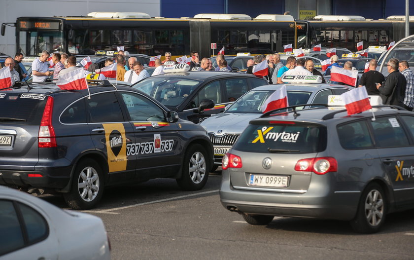 Protest taksówkarzy przeciwko innym przewoźnikom