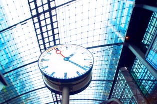 Czy zniesienie zmiany czasu będzie się nam opłacać? Lewiatan: To obniży koszty funkcjonowania firm