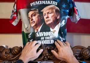 Majica sa likovima Viktora Orbana i Donalda Trampa