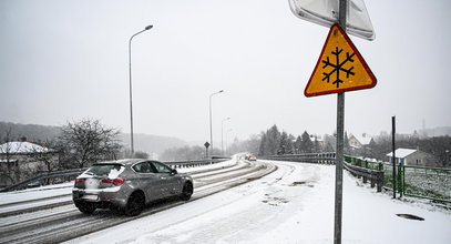 Nadciągają intensywne opady śniegu i silny wiatr. IMGW wydało ostrzeżenia dla tych rejonów