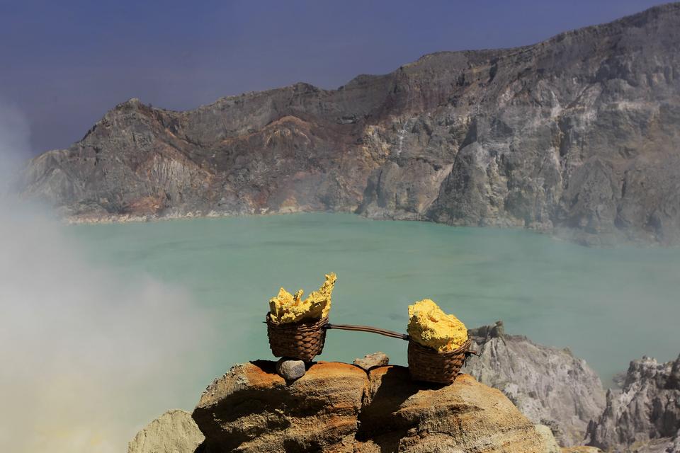 Indonezja - Jawa - siarka z wulkanu Kawah Ijen