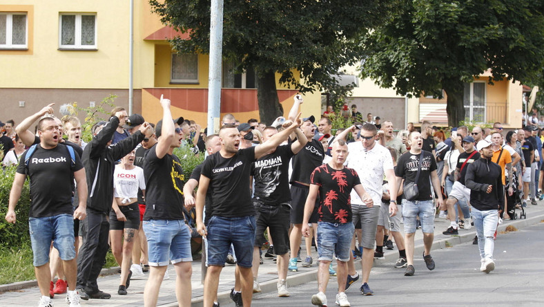 Protest przed Komendą Powiatową Policji w Lubinie