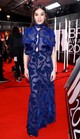 Hailee Steinfeld Fendi ruhában