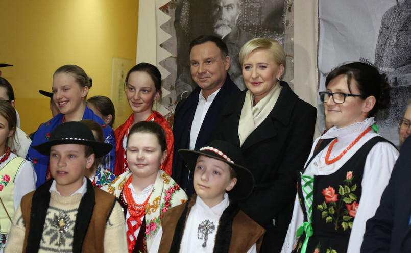 Prezydent Andrzej Duda z żoną Agatą Kornhauser-Dudą wziął udział w koncercie Dudaski Tłusty Czwartek