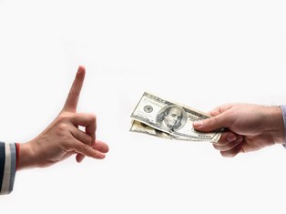 Banki przestaną zwracać nam część wydatków?