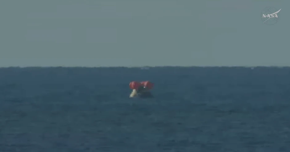 Padobran posade misije Artemis II u Tihom okeanu