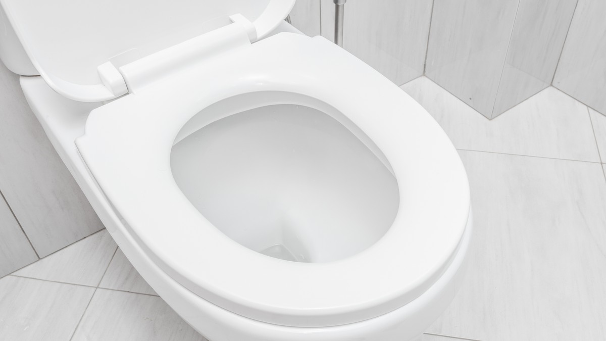 Pametne domaćice masovno sipaju ulje u WC šolju, razlog je genijalan