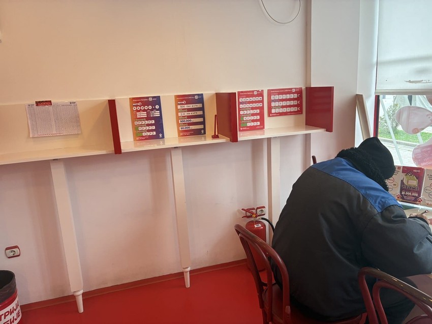 Možda je baš ovde i sedeo loto milioner dok je popunjavao dobitni tiket
